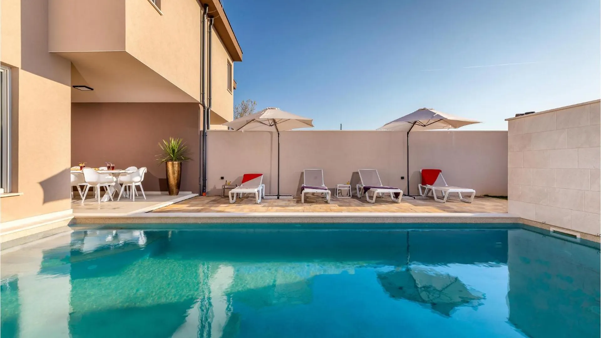Stunning Home In Segotici